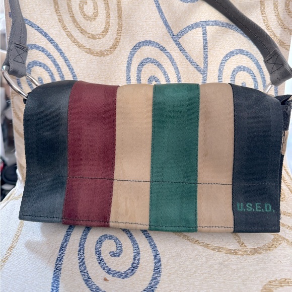 Unique Seatbelt bag! Reused materials - Picture 1 of 9